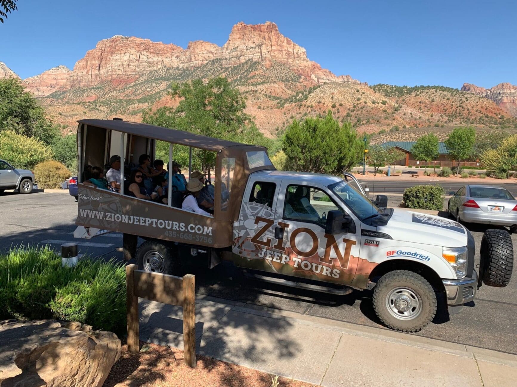 Zion Canyon Daily Shuttle | Zion Jeep Tours